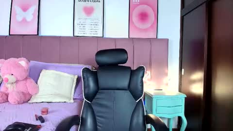 Naia online show from February 12, 7:31 pm