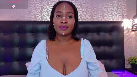 naiaramasson_ online show from February 6, 12:30 pm