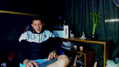 Snapshot of naider_1 chatting on March 24, 4:39 am naider_1 online show from March 24, 4:39 am