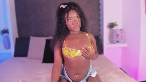 Snapshot of naina_deivis33 chatting on June 23, 3:26 am naina deivis33 online show from June 23, 3:26 am