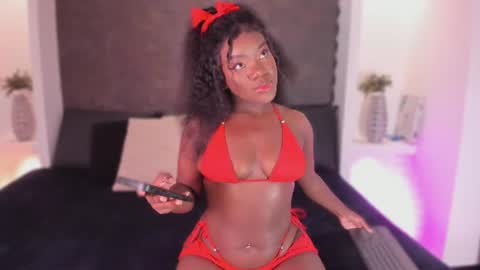 Snapshot of naina_deivis33 chatting on June 24, 4:00 am naina deivis33 online show from June 24, 4:00 am