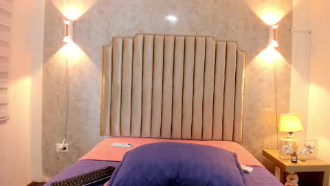 Naisha Rousell online show from October 11, 9:02 pm