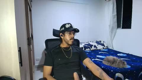 Snapshot of naitsihrc chatting on December 4, 9:29 am Nait online show from December 4, 9:29 am