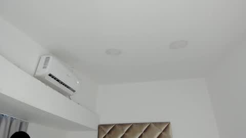 INSTAGRAM  m2221     online show from December 3, 11:44 am