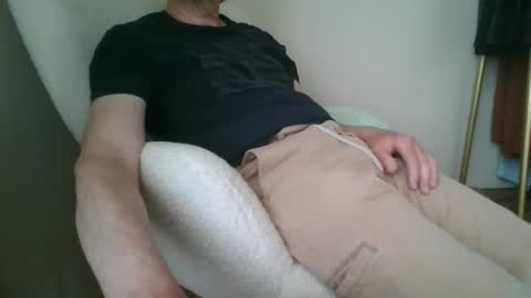 Snapshot of nakedcock5518782 chatting on April 28, 3:39 pm nakedcock5518782 online show from April 28, 3:39 pm