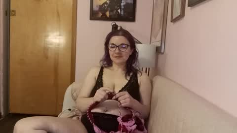 Snapshot of nakedcrafts chatting on January 22, 6:20 am Lizzy online show from January 22, 6:20 am