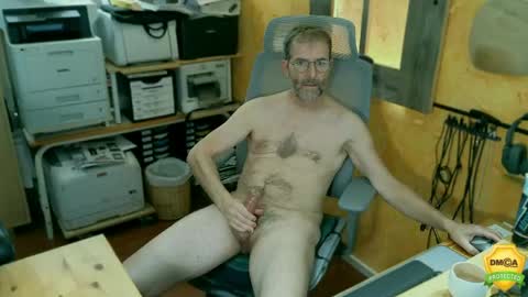 Snapshot of nakedluke chatting on May 2, 9:25 am Luke online show from May 2, 9:25 am