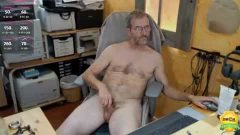 Snapshot of nakedluke chatting on July 30, 6:18 pm Luke online show from July 30, 6:18 pm