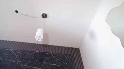 NALAROY online show from January 6, 7:45 pm