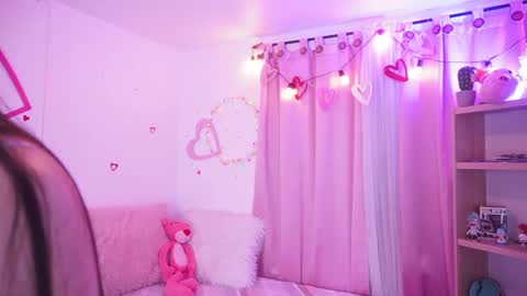 Nalia Adams online show from September 25, 2:10 pm