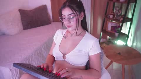 Nalia Adams online show from October 7, 3:20 pm