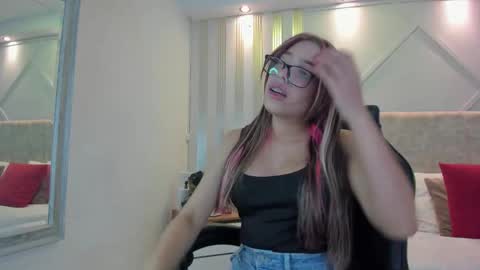 Snapshot of nami_sweet_ chatting on September 18, 3:19 am nami_sweet_ online show from September 18, 3:19 am