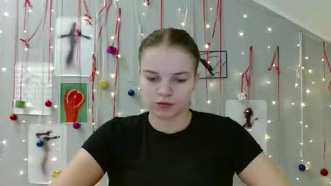 Nana online show from November 24, 9:09 am