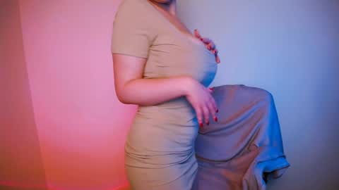 Snapshot of nanafey chatting on December 5, 3:28 pm your candy online show from December 5, 3:28 pm