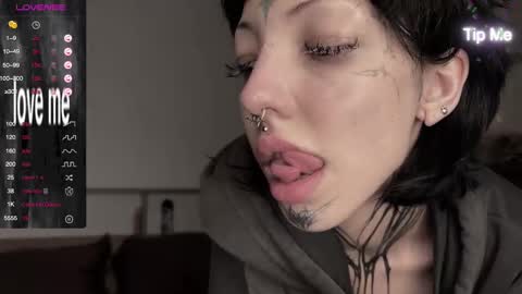 Nana online show from December 18, 8:03 pm