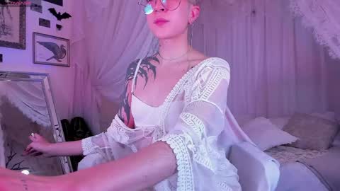 Snapshot of nanaxnana chatting on April 9, 9:58 am Alma Maria online show from April 9, 9:58 am