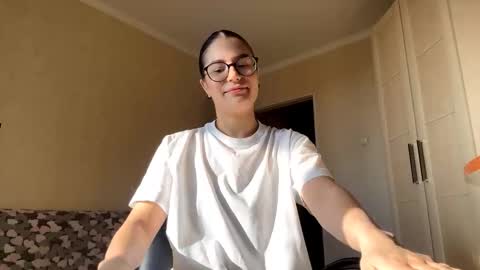 Snapshot of nanceegindlesperger chatting on December 16, 11:37 am Emilia or Emi online show from December 16, 11:37 am