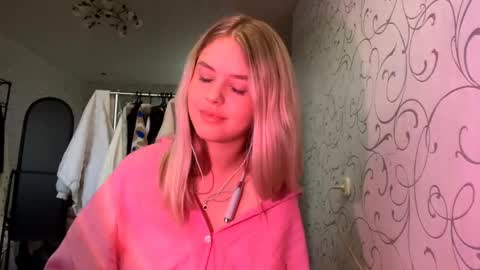 Snapshot of nancigoldy chatting on May 17, 2:35 pm Rina online show from May 17, 2:35 pm