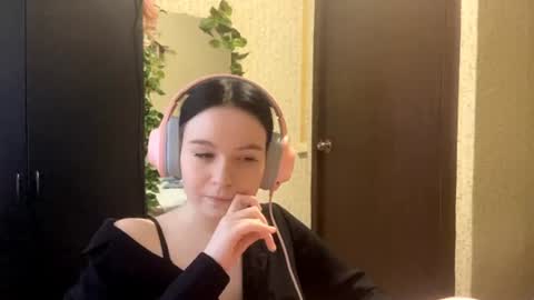 Snapshot of nancigoldy chatting on June 10, 6:18 pm Rina online show from June 10, 6:18 pm