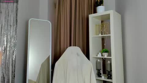 Snapshot of nancy__pricee chatting on February 20, 9:44 am Alice online show from February 20, 9:44 am