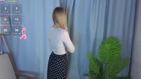 Snapshot of nancyajasin chatting on November 19, 3:17 am Hello im Lola online show from November 19, 3:17 am