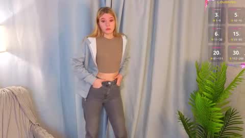 Snapshot of nancyajasin chatting on November 22, 3:16 am Hello im Lola online show from November 22, 3:16 am