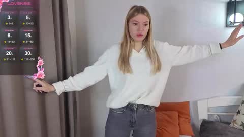 Snapshot of nancyajasin chatting on December 2, 3:01 am Hello im Lola online show from December 2, 3:01 am