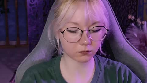 nancymartinez online show from December 17, 8:12 am