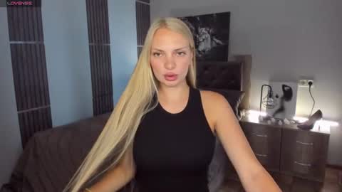 Snapshot of nancysummer chatting on July 20, 10:18 am NancySummer online show from July 20, 10:18 am
