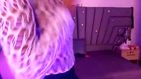 nando199628 online show from February 10, 3:43 am