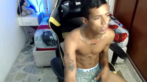 Snapshot of nando_col chatting on October 2, 4:25 pm nando_col online show from October 2, 4:25 pm