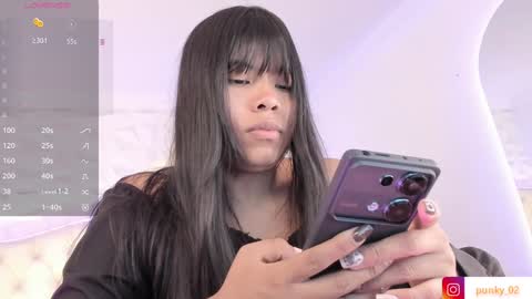 Snapshot of nanit_l chatting on December 17, 7:59 pm anna online show from December 17, 7:59 pm