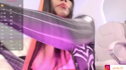 Snapshot of nanit_l chatting on December 17, 11:05 pm anna online show from December 17, 11:05 pm