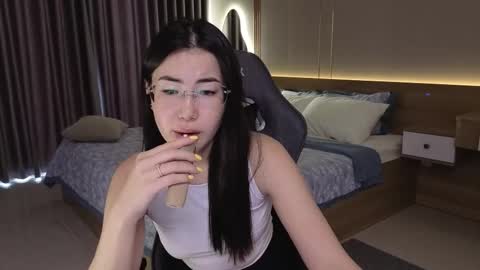 Naomi online show from February 8, 2:48 am