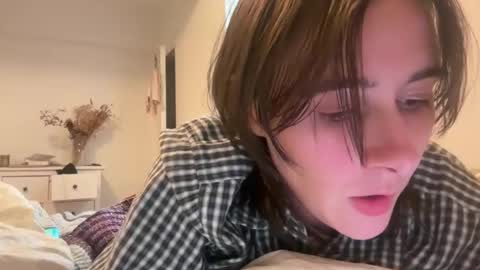 Naomi      online show from June 6, 4:28 am