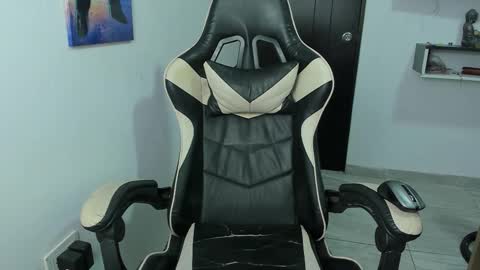 naomi_berckley online show from September 25, 7:56 am