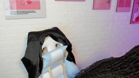 Naomi online show from March 18, 7:50 pm