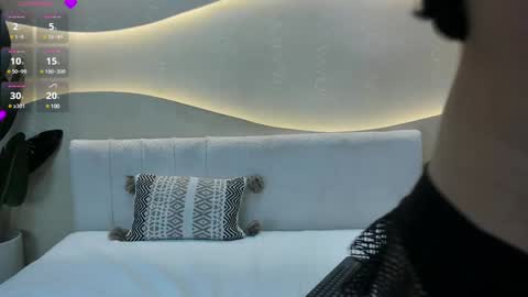 Naomi  online show from December 18, 7:19 pm