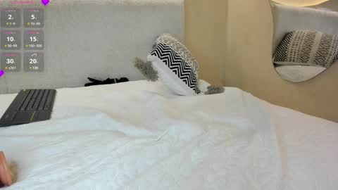 Naomi  online show from December 18, 10:24 pm