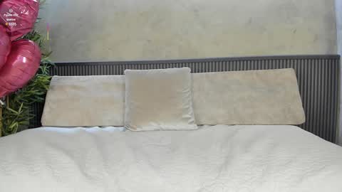 Naomi  online show from February 18, 10:36 pm