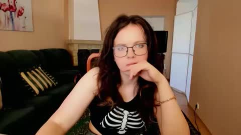 naomi_di online show from June 9, 6:25 am
