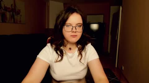 Snapshot of naomi_di chatting on July 8, 8:24 pm naomi_di online show from July 8, 8:24 pm
