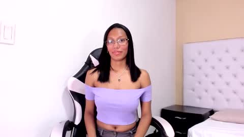 naomi_keen online show from September 28, 3:23 am