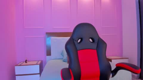 N A O M I  online show from February 5, 2:49 am