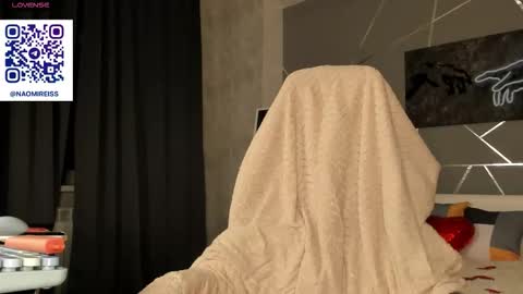 Snapshot of naomi_reiss chatting on March 5, 11:45 pm naomi_reiss online show from March 5, 11:45 pm