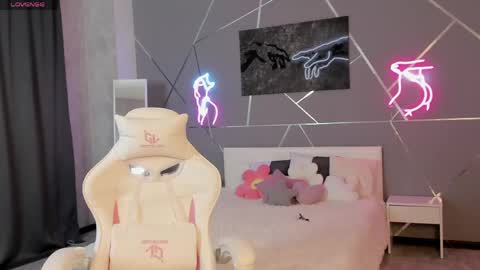 Snapshot of naomi_reiss chatting on June 9, 2:56 am naomi_reiss online show from June 9, 2:56 am
