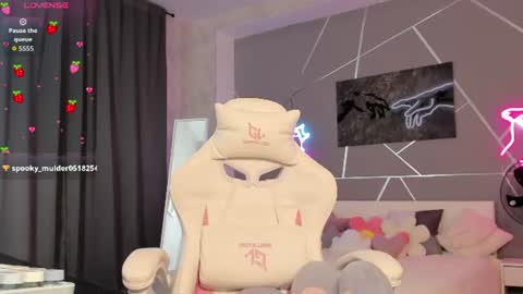 naomi_reiss online show from June 18, 1:50 am