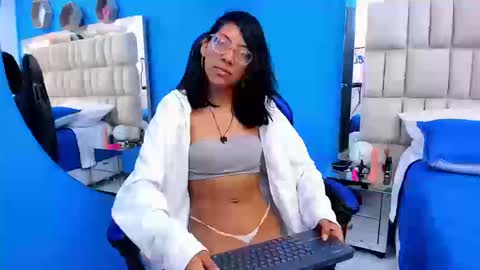 Snapshot of naomi_sara chatting on September 15, 8:42 pm naomi_sara online show from September 15, 8:42 pm
