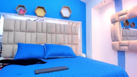 Snapshot of naomi_sara chatting on September 18, 7:38 pm naomi_sara online show from September 18, 7:38 pm