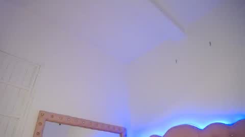 Snapshot of naomi_shayk chatting on April 16, 9:39 pm naomi_shayk online show from April 16, 9:39 pm
